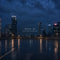 Eine Skyline bei Nacht
